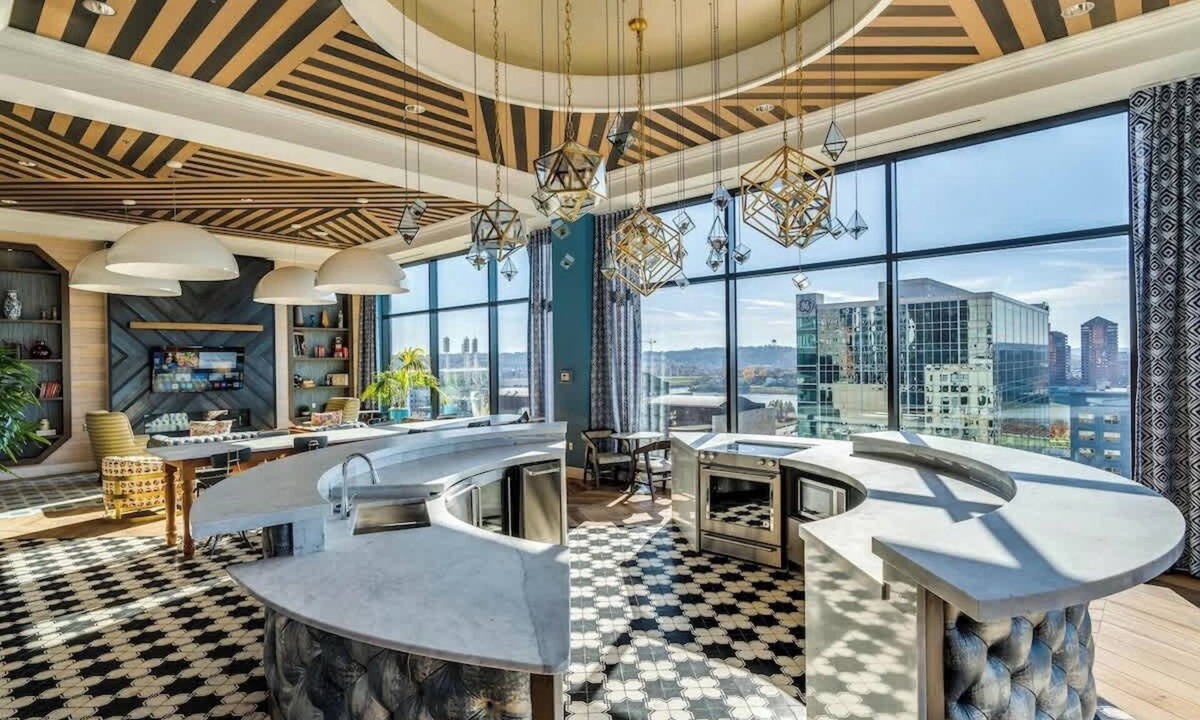 Downtown Cincinnati Apartment | Downtown 2 Bed Steps from Paul Brown Stadium