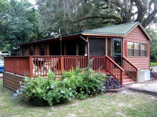 Inverness House | Dreamy Cabin Ideal for a Unique Experience in Inverness, Florida