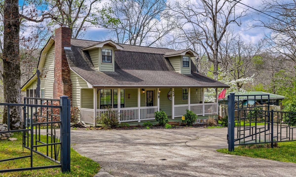 Mentone House | Drop A Line – Riverfront Relaxation on Little Riverer