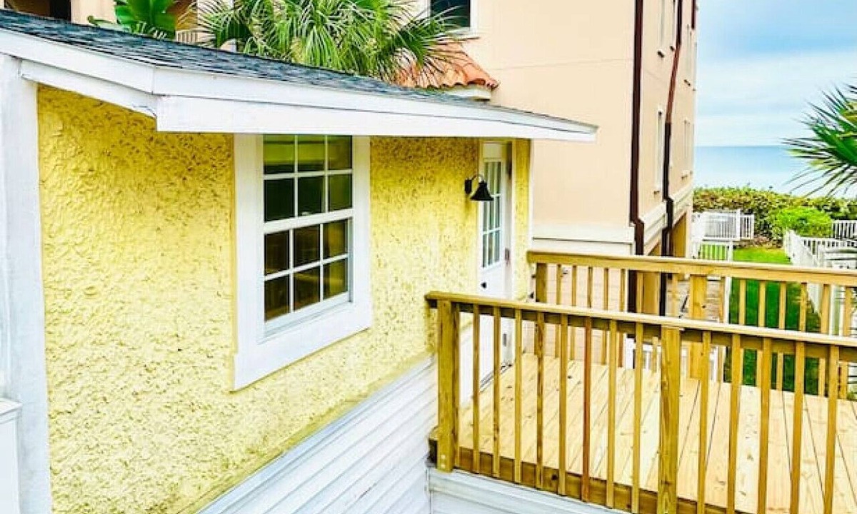 Indian Rocks Beach Cottage | `Dunes` Gulf-View Historic Beachside Cottage 1/1