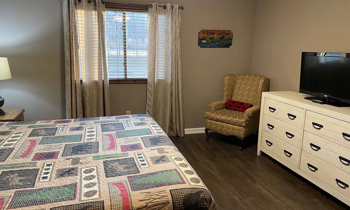 Pigeon Forge Condo | Easy Access Off The Parkway, Close to Everything!