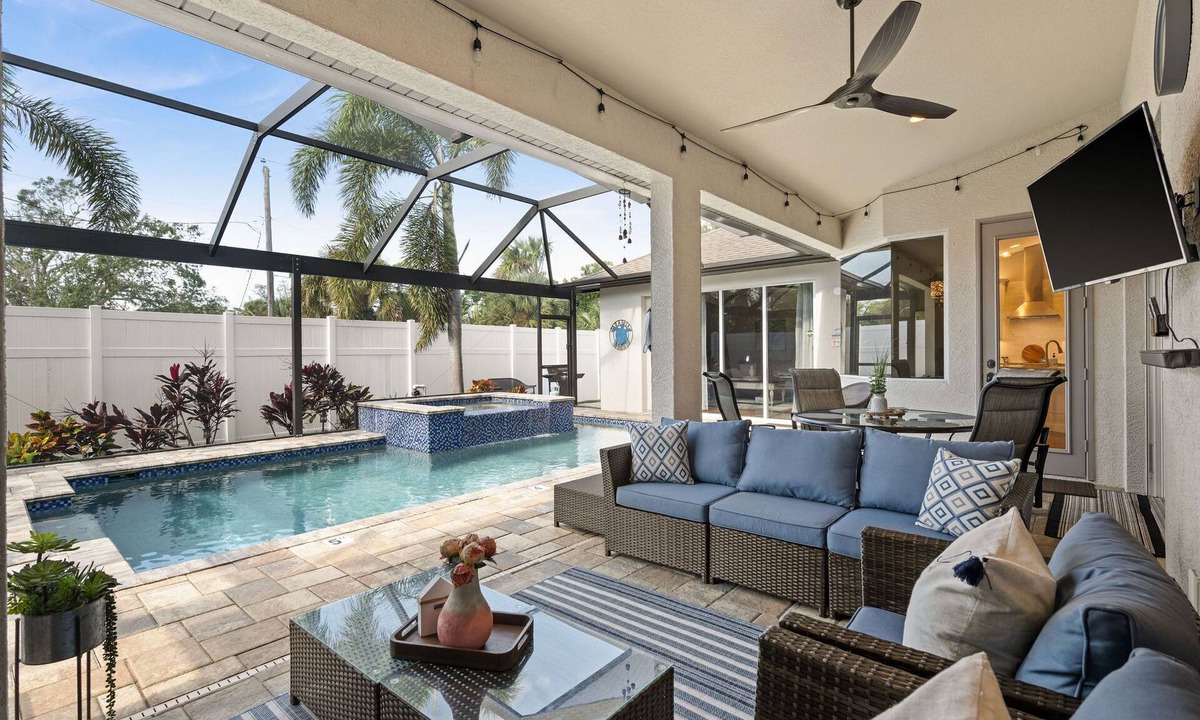 South Venice Villa | Elegant Saltwater Heated Pool & Spa Villa-Fully Equiped-6 Min to Beach