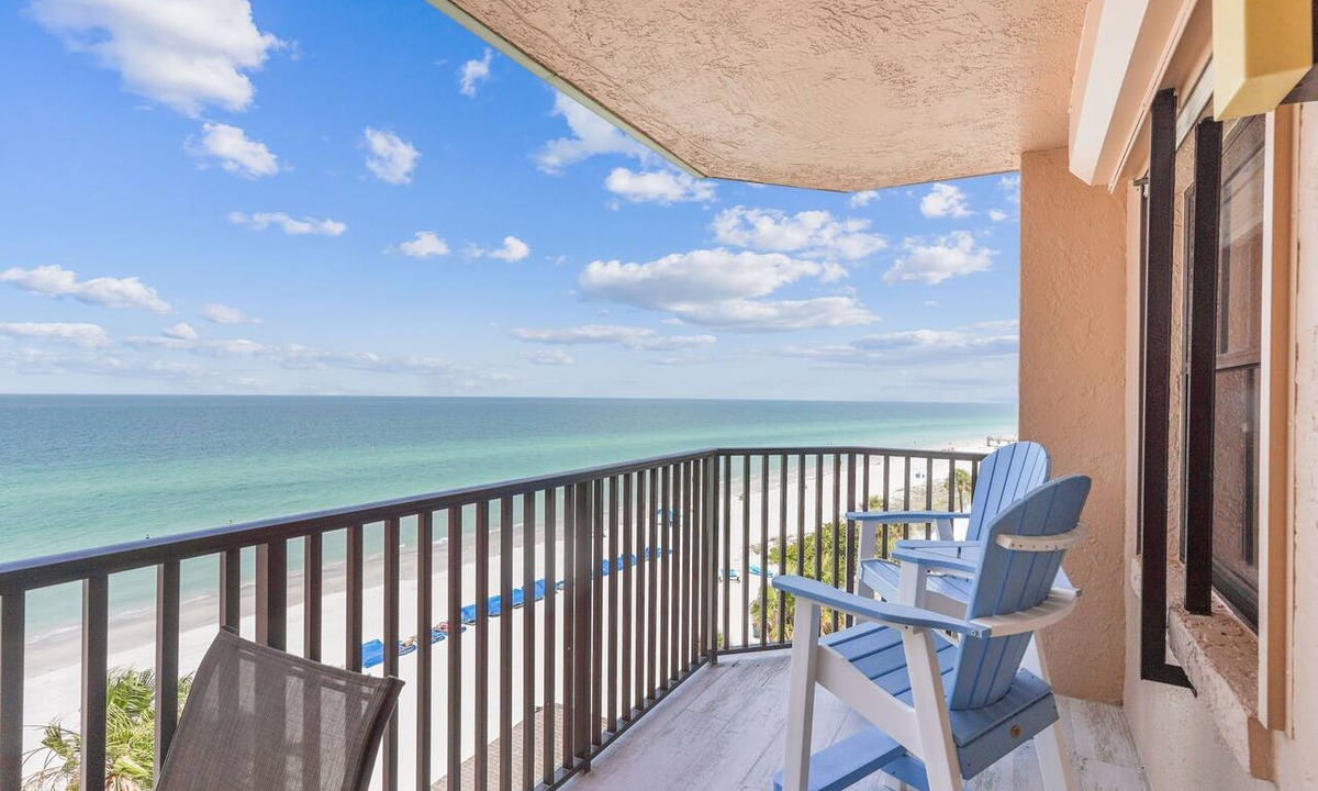North Redington Beach Condo | Emerald Isle 604 Beautiful TOP FLOOR Condo|DIRECT GULF View|Private balcony