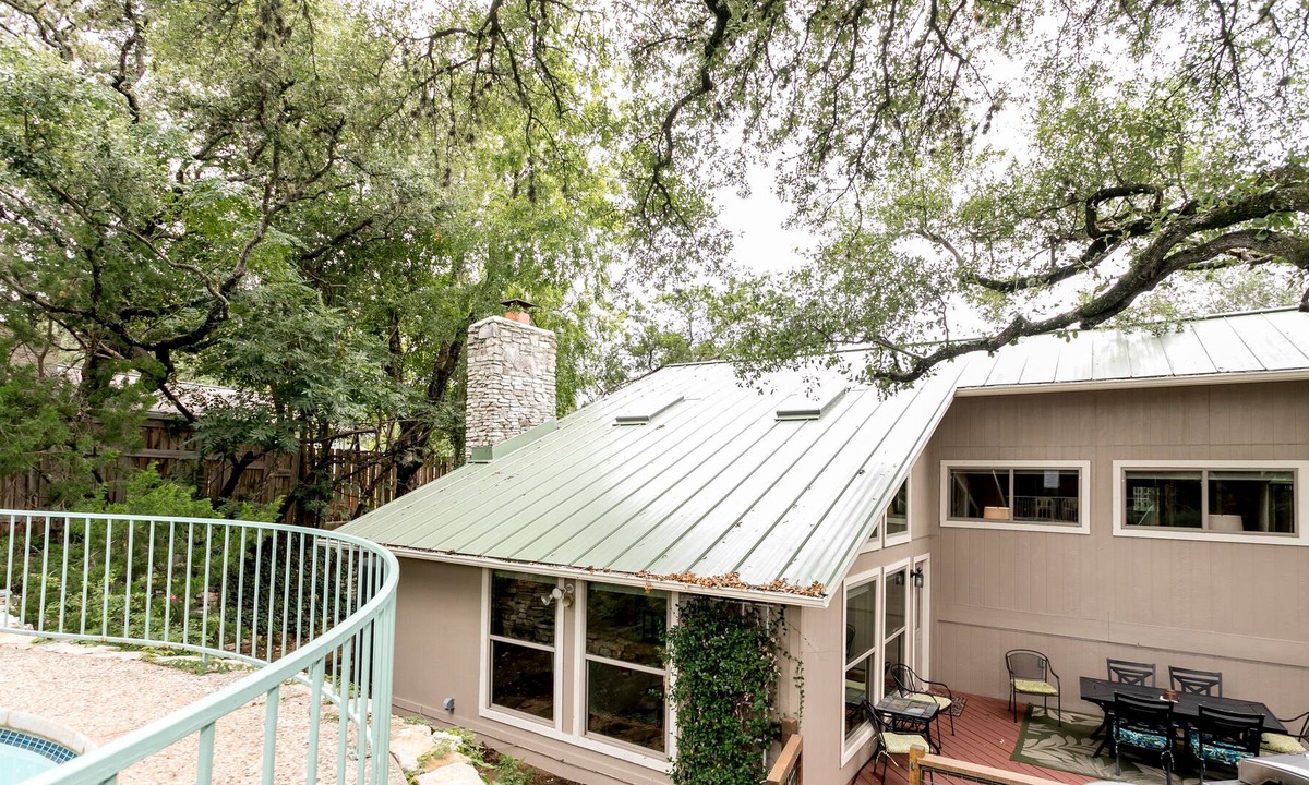 South Manchaca House | Emerald Oasis