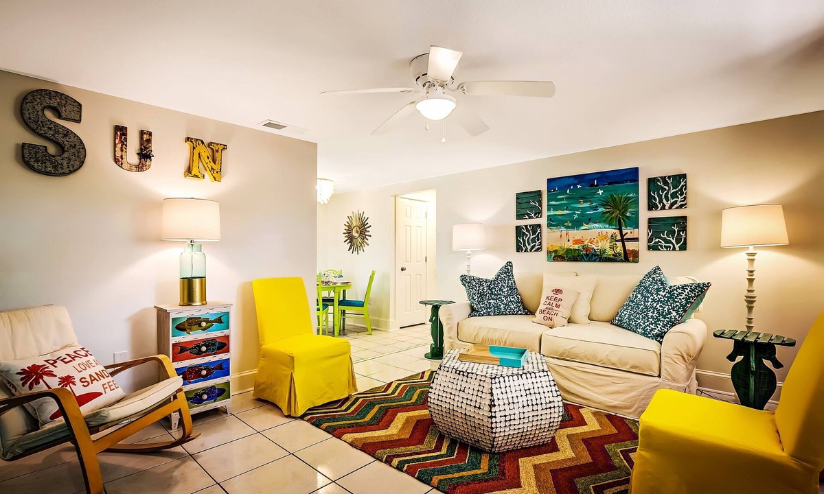 Ilexhurst Cottage | END OF SUMMER RATES! Cozy cottage central location-Private patio-3 min to beach!