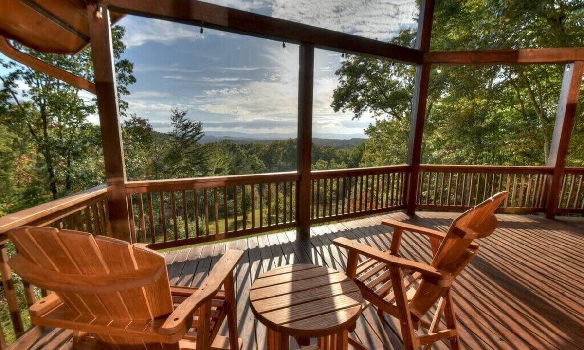 Mineral Bluff Cabin | Endless Views | Hot Tub | Movie Theater | Firepit