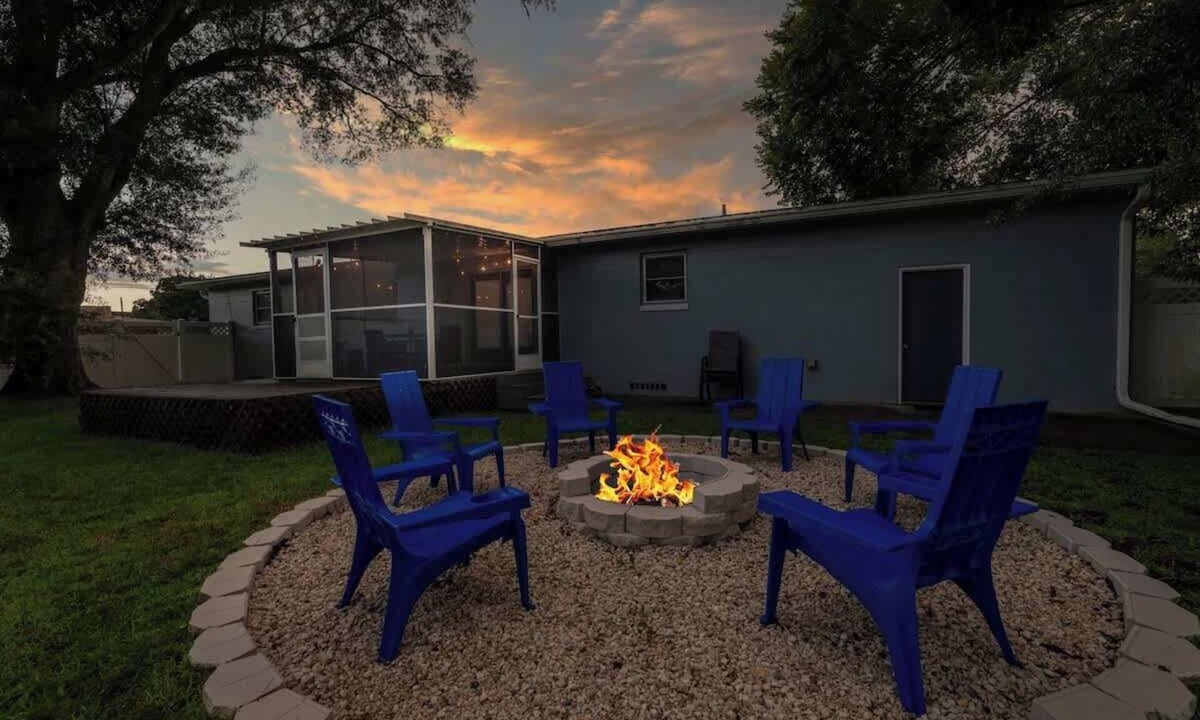 Sans Souci House | Enlivening: Stay Near Memorial & Downtown
