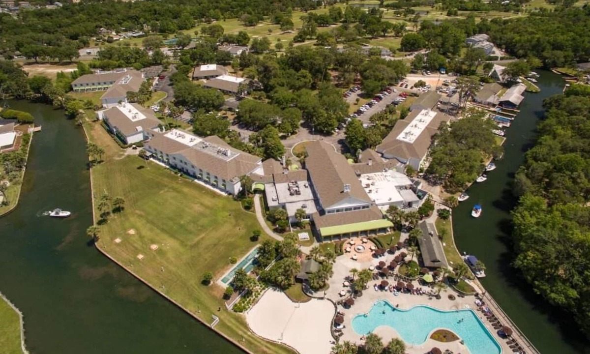 Crystal River Hotel | Escape with Nature! 2 Garden View Rooms Near Three Sister Springs! Pool, Parking