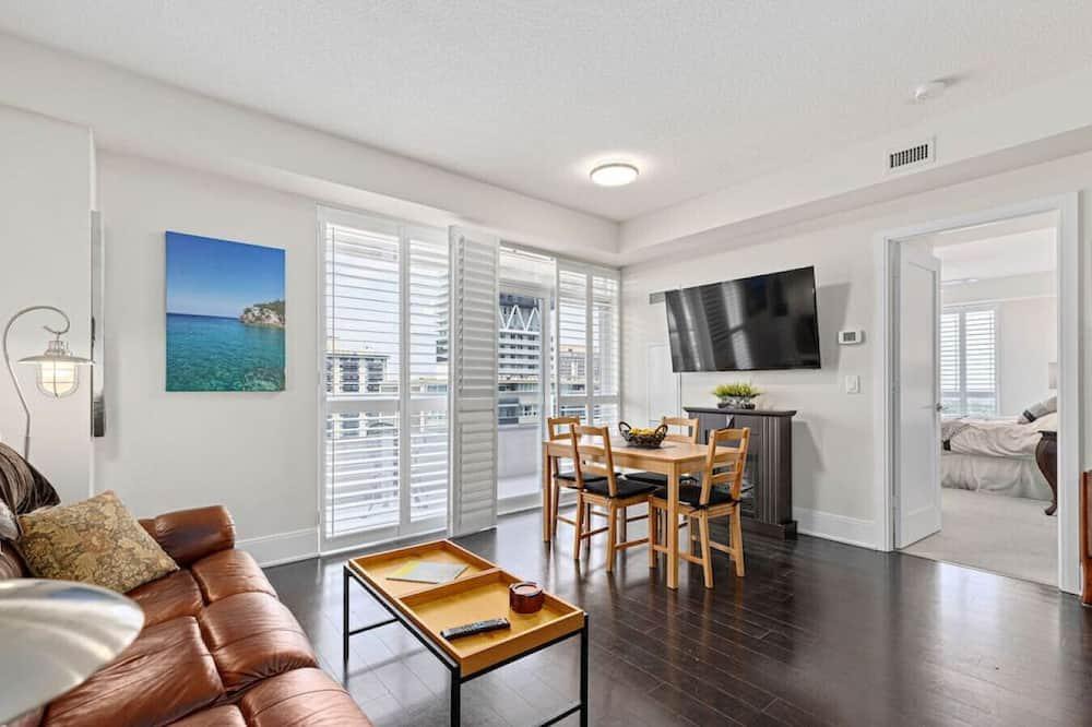Sherwood Park Condo | Executive 2BR/2BA Midtown Toronto, Work-from-Home!