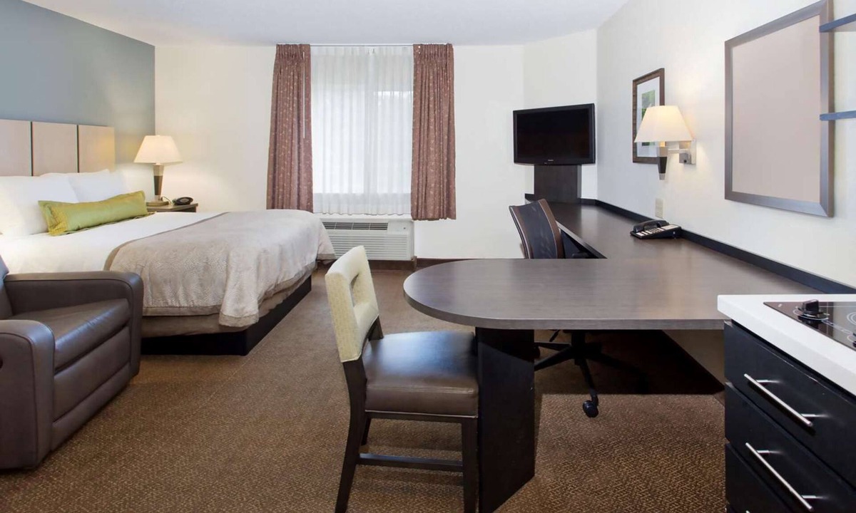 Nanuet Hotel | Experience Comfort and Convenience - Inviting Suite w/Kitchen + Free Parking
