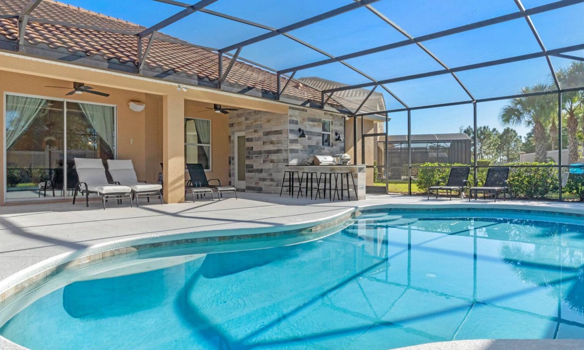 Loughman House | Experience Luxury Villa at Allevo Homes