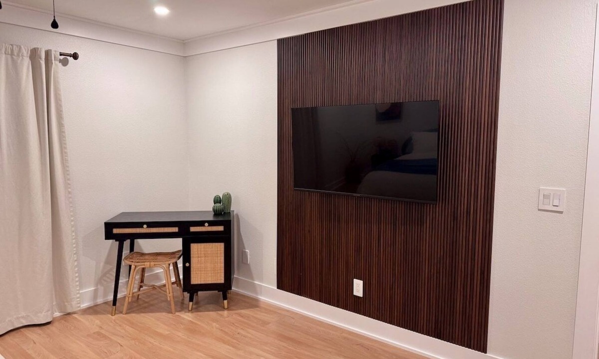 Palma Sola House | Family-friendly coastal escape Pool Game Room