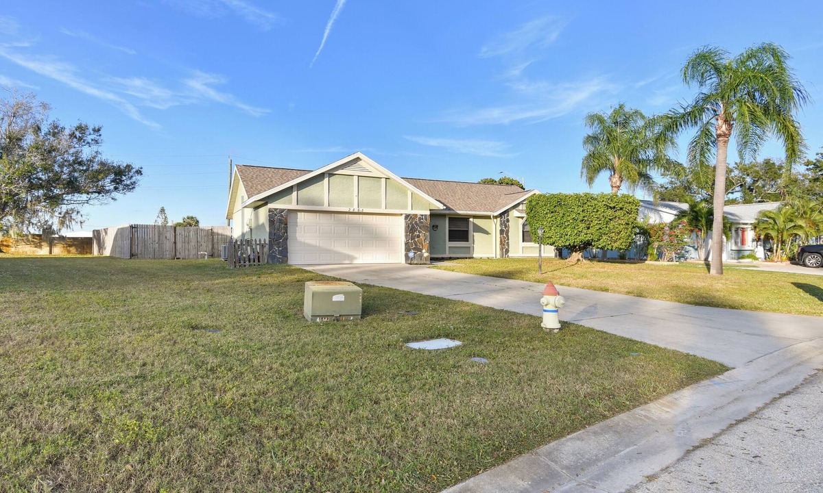 North Sarasota House | Family Hideaway - 3 Bed, Private Yard for Pets by The Bay & Key Collection