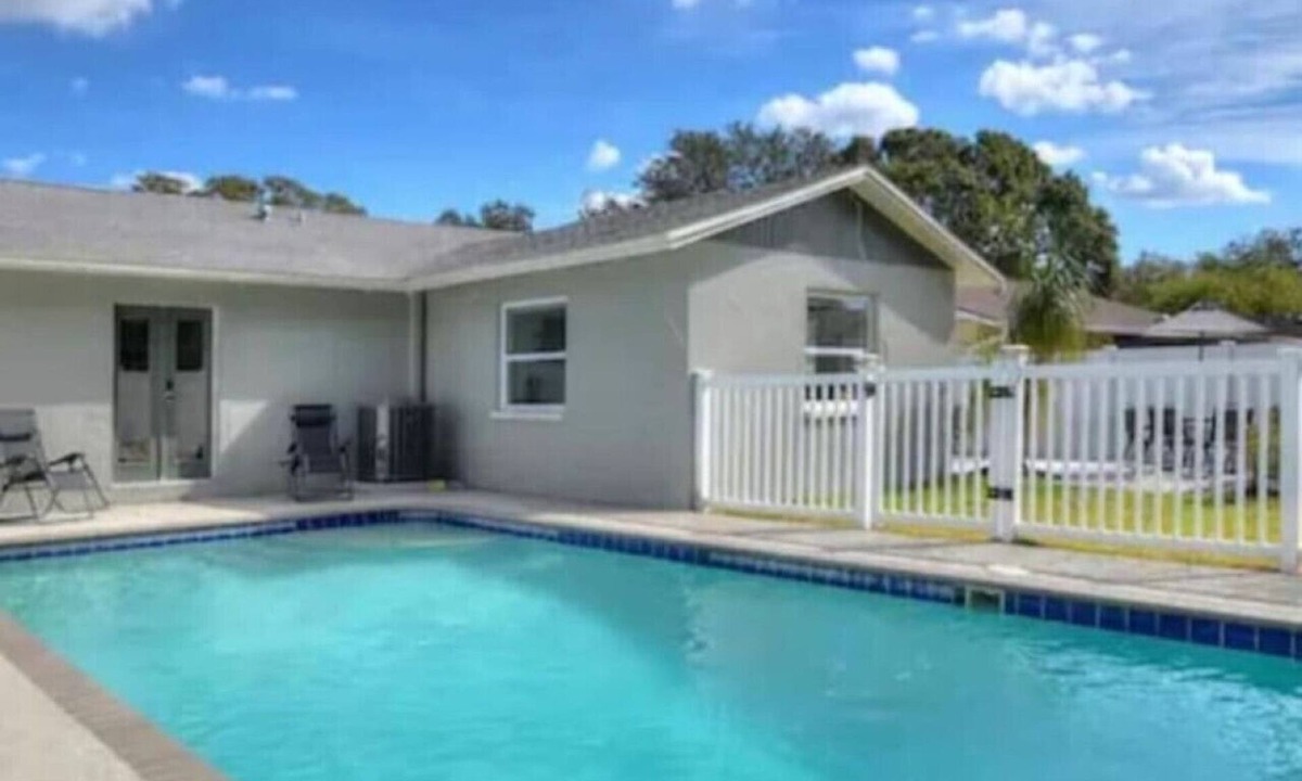 Largo House | Family Pool Escape | Central to Tampa & St. Pete