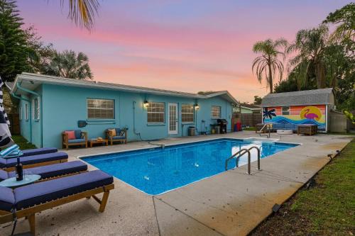Clearwater House | Family villa Pool Fire Pit & Games