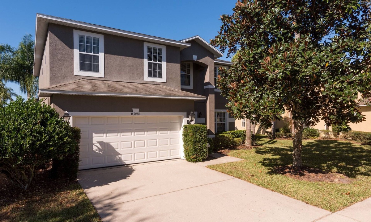 West Kissimmee House | Fantastic 6 Bed/4.5 Bath w/Hot Tub/Pool by Disney!