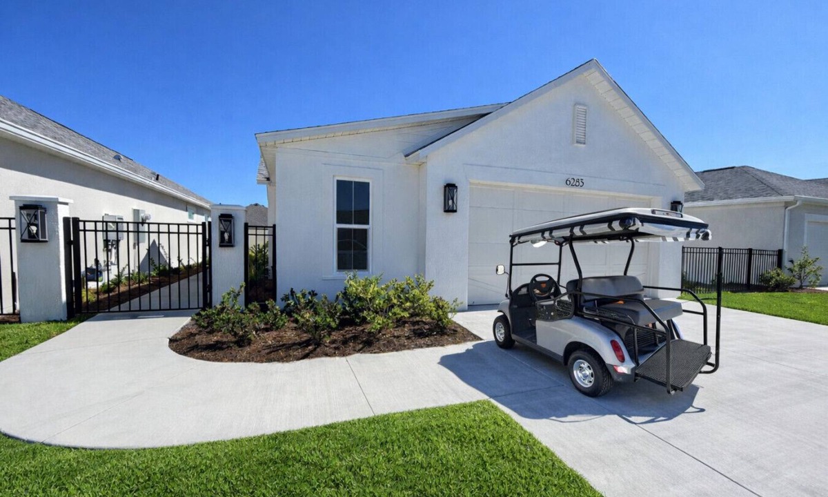 Candler House | Felix’s Spacious Garden Villa Retreat