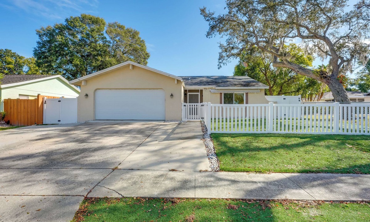 Palm Harbor Apartment | Fish & Kayak: Palm Harbor Studio w/Pool Access!