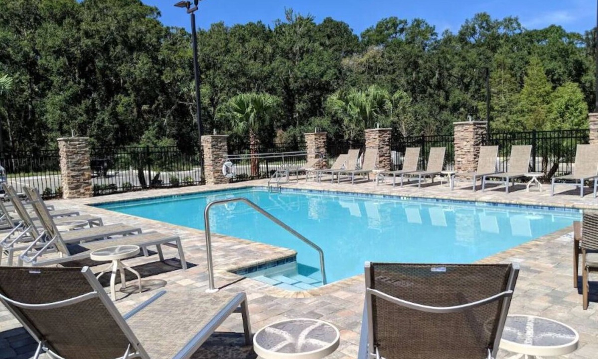 Wesley Chapel Hotel | Free Breakfast, Free Paring, Outdoor Pool | 3 Pet-friendly Units