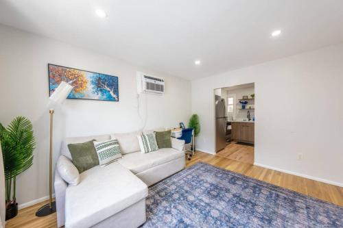 North Ironbound Apartment | Fresh 2BR with Easy NYC Access w. WiFi and Laundry