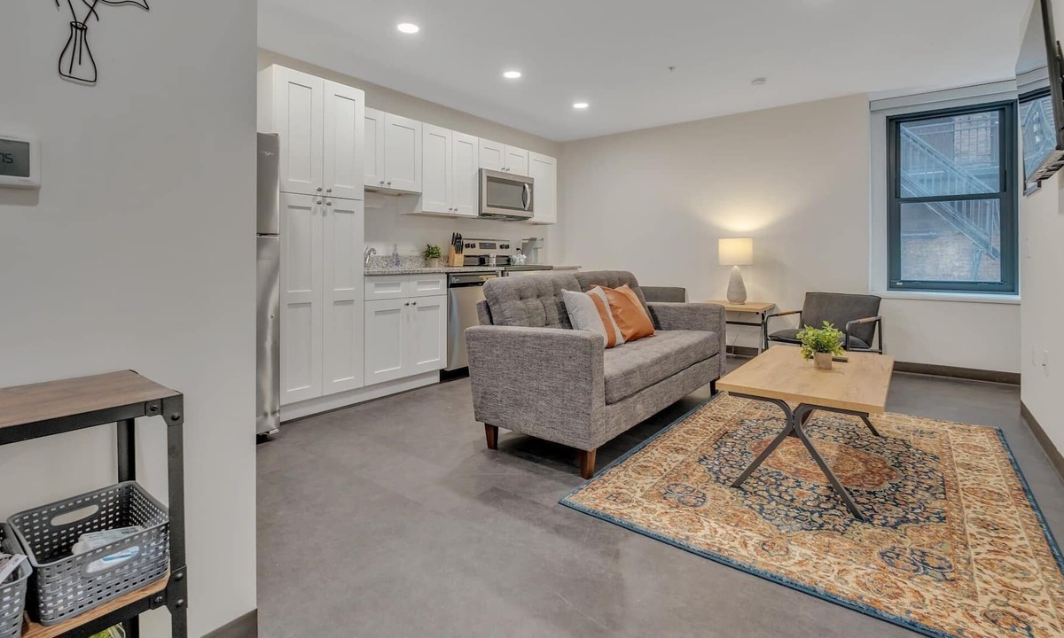 Cultural District Apartment | Frontdesk | Studio Apt near Pittsburgh Zoo