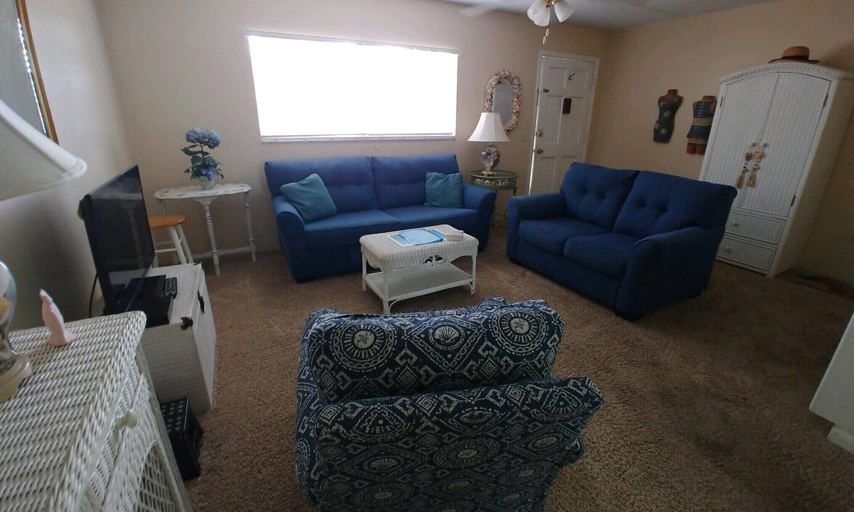 Largo Condo | Furnished One Bedroom Condo. Water View, Heated Pool, marble bathroom.