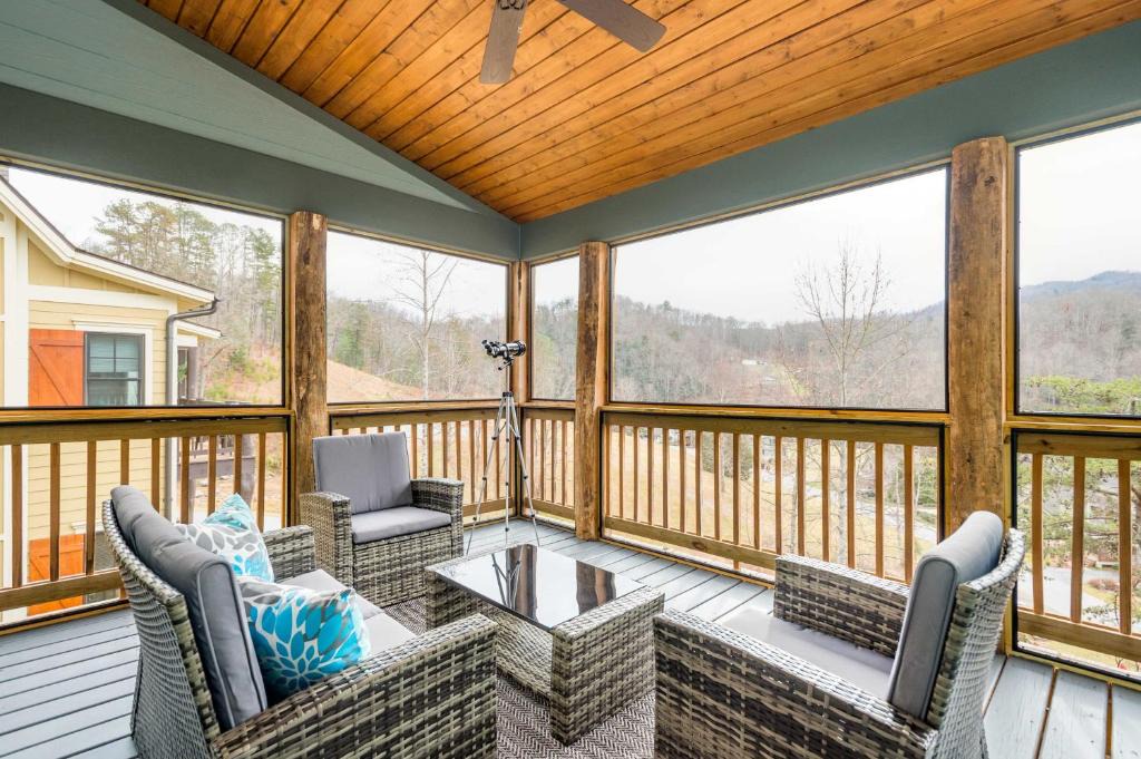 Cullowhee House | Game Room & Wraparound Decks: Cullowhee Home!