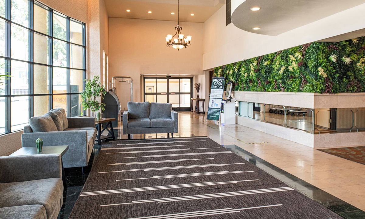 Somerset Hotel | Glendale Hotel