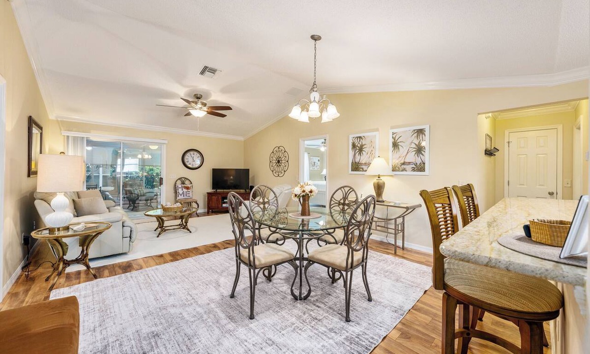 Caroline House | Golden Palms - 3/2 w/4- Seat Golf Cart in The Village of Caroline