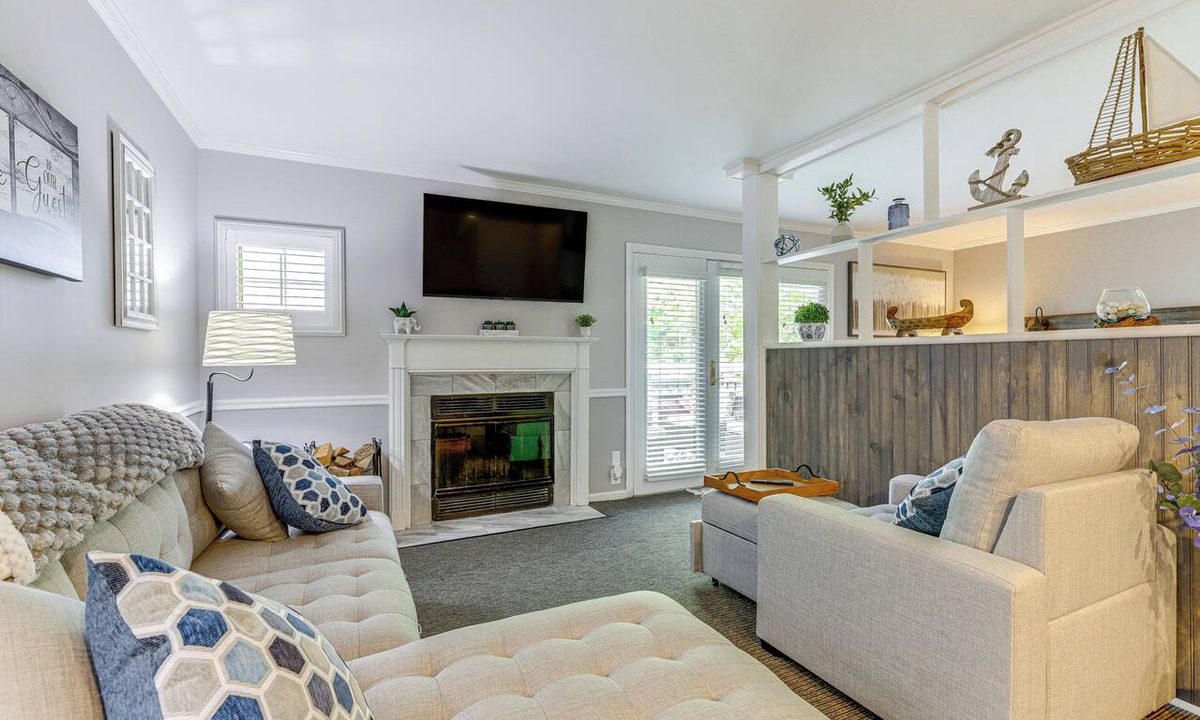 Norwich Apartment | Golf Course Views & Pool Access! Norwich Studio