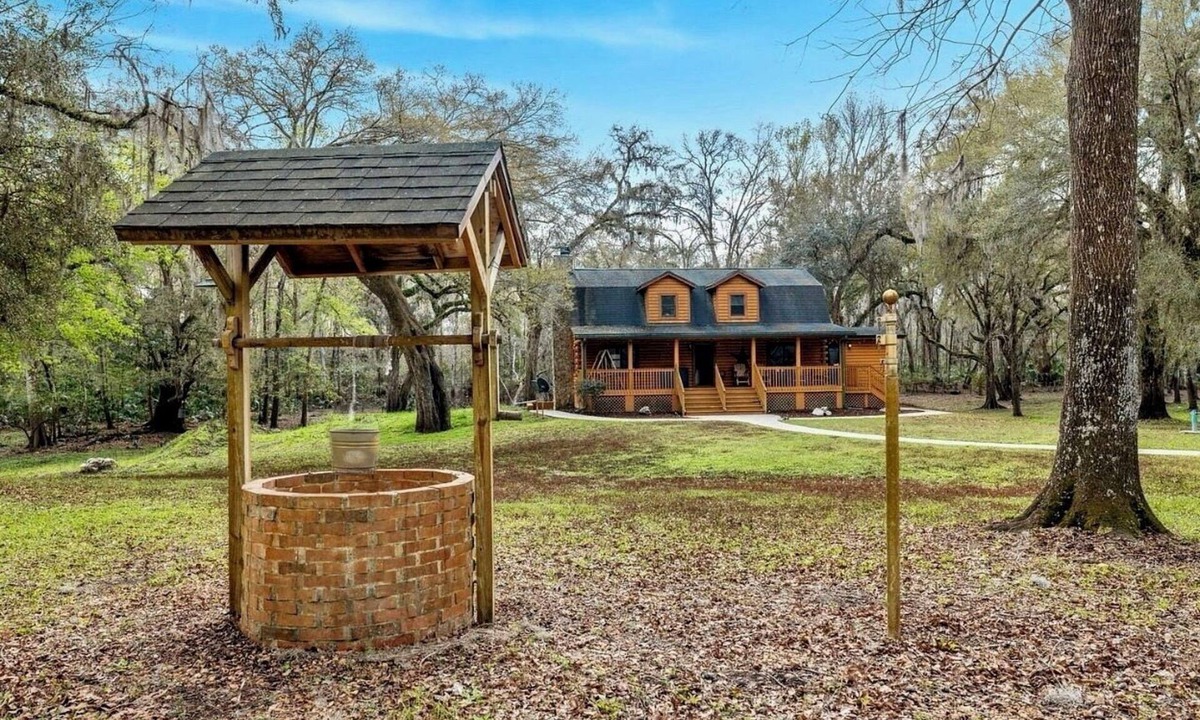 Floral City Cabin | Gorgeous and peaceful 4-bedroom cabin with wooded landscape and gated entry.