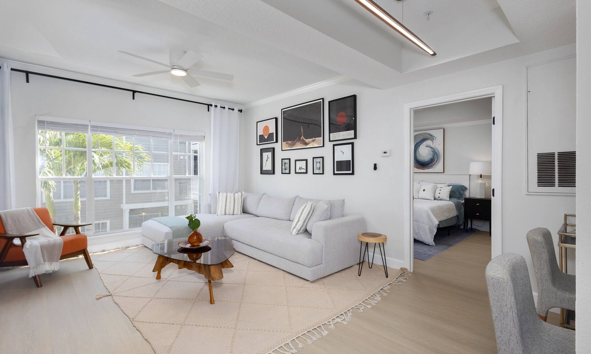 Hyde Park Condo | Gorgeously Renovated in Heart of Hyde Park