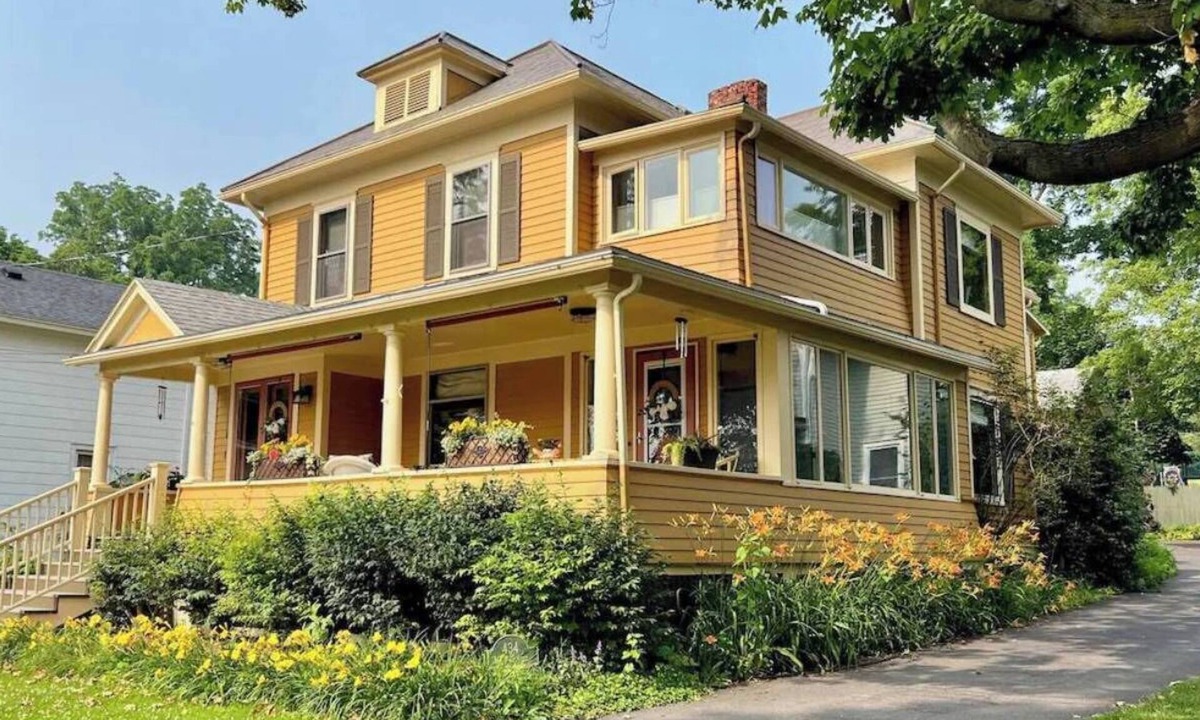 Town of Ledyard House | Gracious home, walkable to Inn and Spa