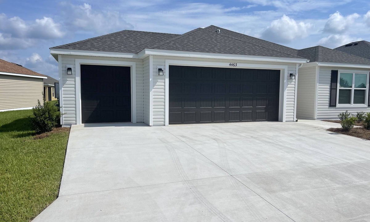 Wildwood House | Great Location to all the fun! Three bedroom Designer home with Golf Cart.