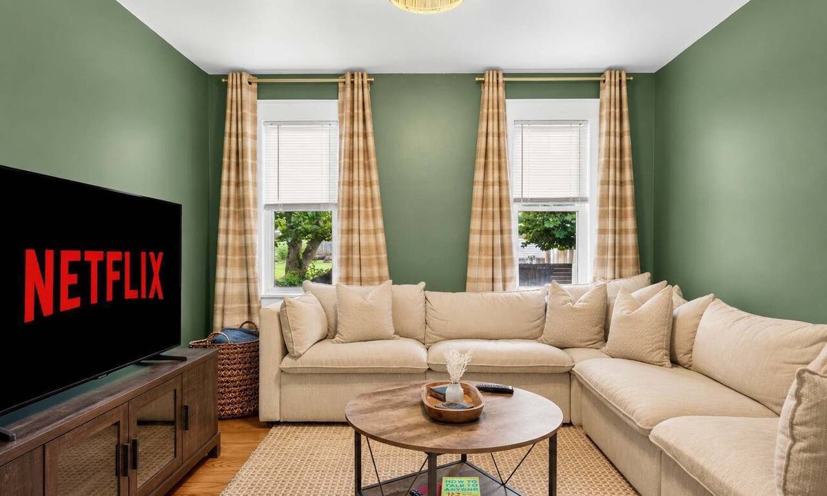 Schnitzelburg House | Group-friendly Beechmont retreat with backyard!