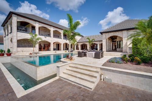 Groveland House | Groveland Home w/Pool: Luxurious Lakefront Oasis!