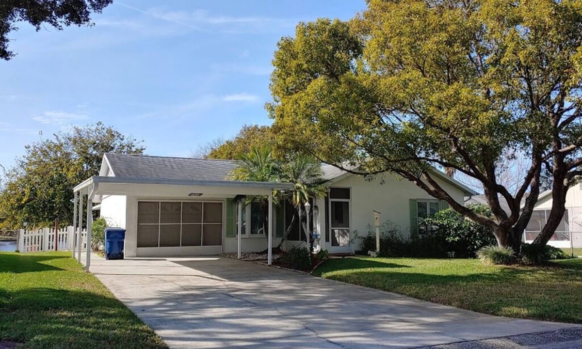 Seven Springs Homes House | GULF BEACHES to walk along or swim in. RELAXING & FUN