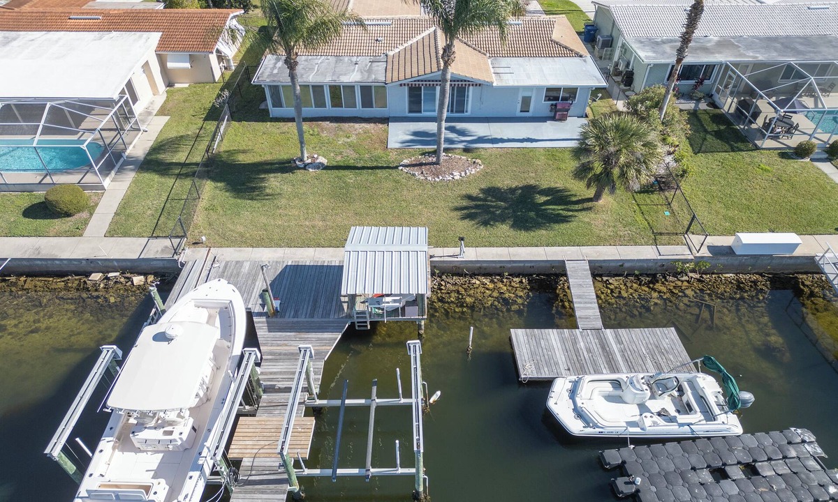 Gulf Harbors House | Gulf Harbors Retreat WATERFRONT 3 Bed/2 Bath