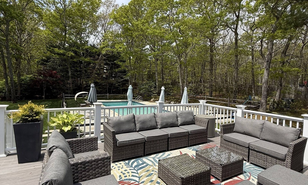 Hampton Bays House | Hampton Bays 6 bed/5 bath large secluded property