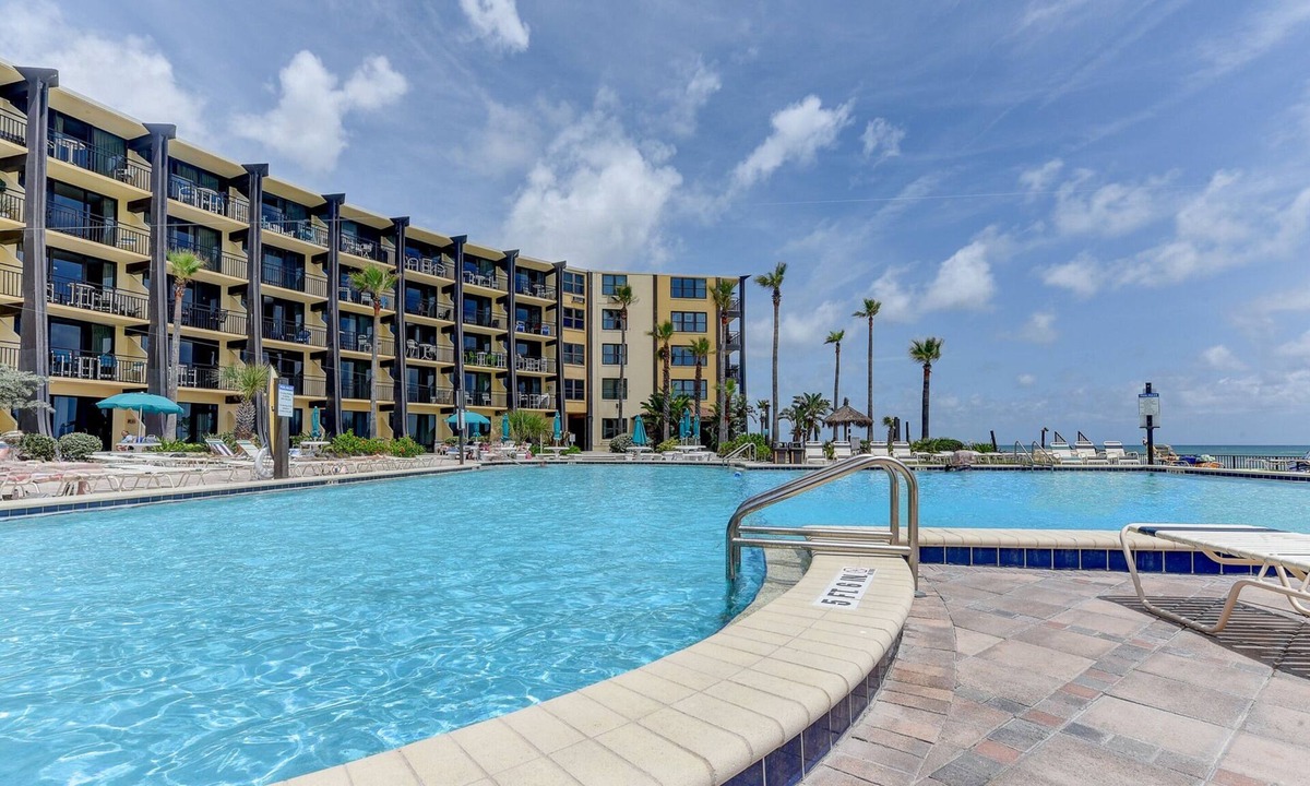 Daytona Beach Shores Condo | Hawaiian Inn 238 by Distinctive Beach Rentals