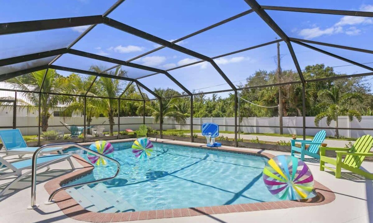 Palma Sola House | Heated Pool, 2 Game Rooms, Volleyball — 17 Guests