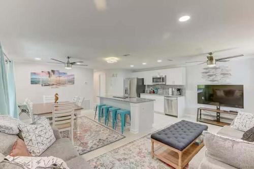 South Bradenton House | Heated Pool & Slide - 6 Min to IMG - Putt Putt