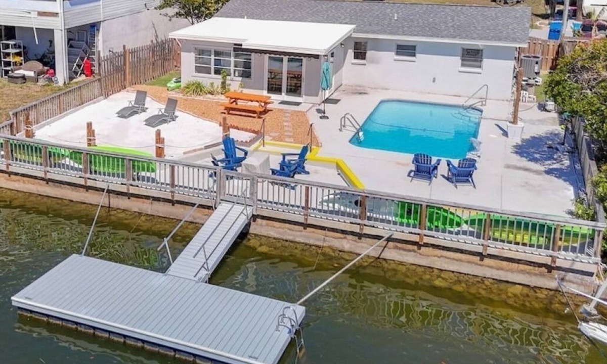 Spring Hill House | Heated Pool Waterfront Private Beach Dock Kayaks Grill Firepit SUN