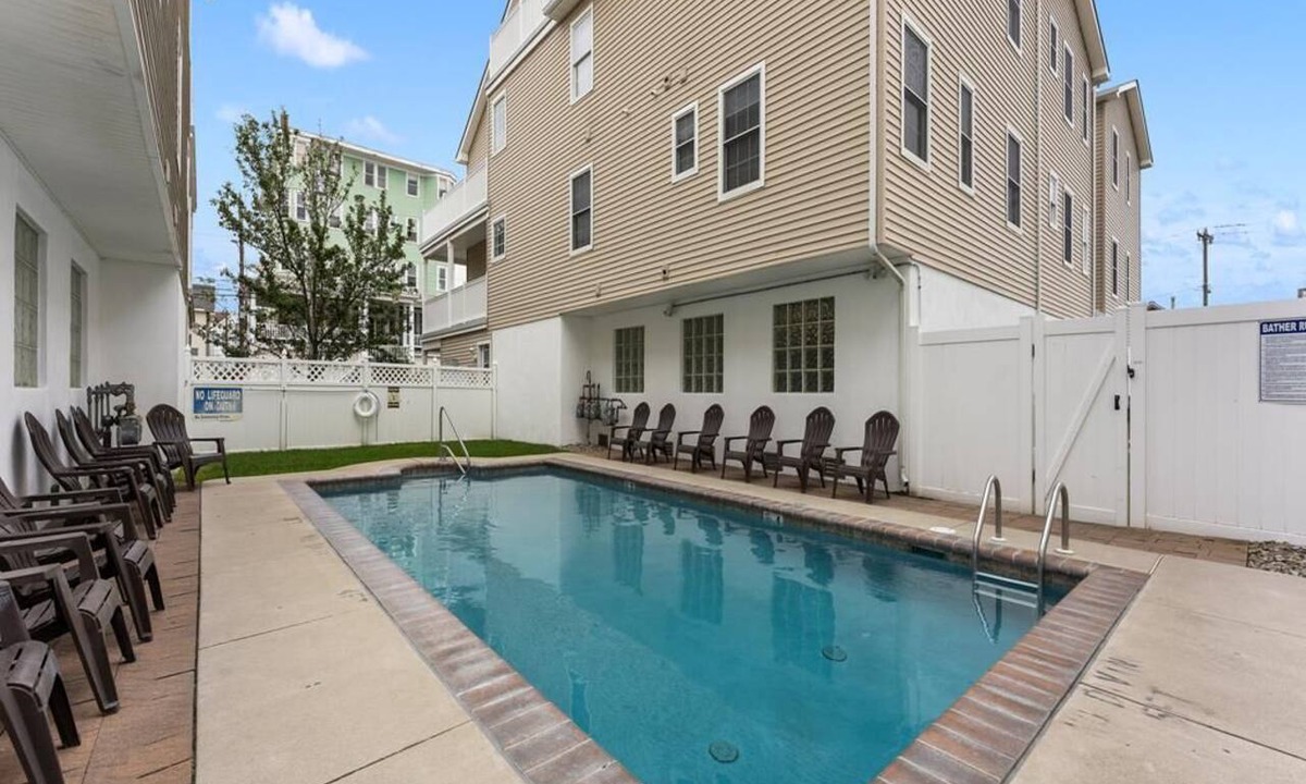 Wildwood Condo | HERE'S THE ONE! POOL, ROOF TOP DECK, 1 BLOCK TO BEACH & BOARDS! LARGE CONDO!