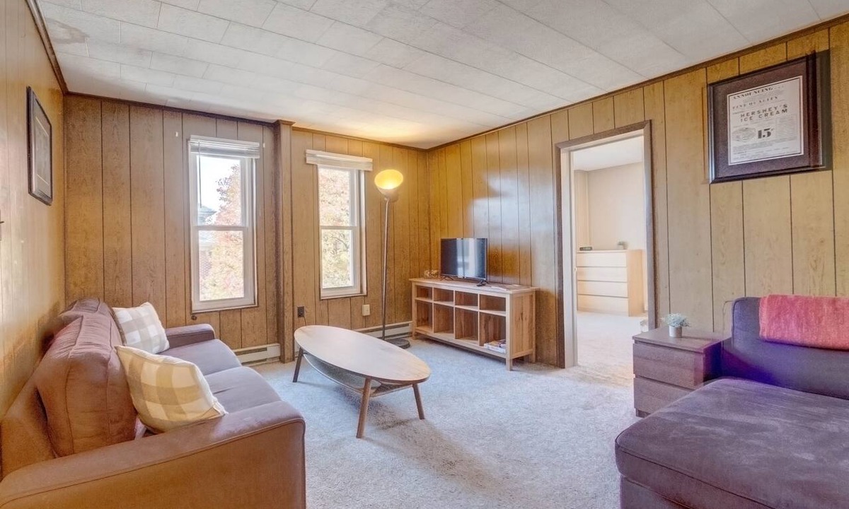 Hershey Apartment | Hershey Trojan, Apt #4 2 Bedroom overlooking the Park