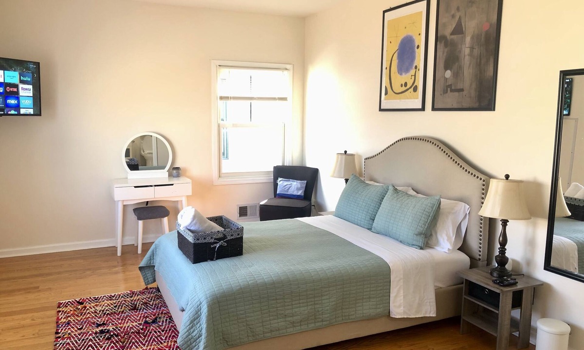 North Bergen Apartment | Hidden Gem with private bathroom just 30 mins from Time Square NYC