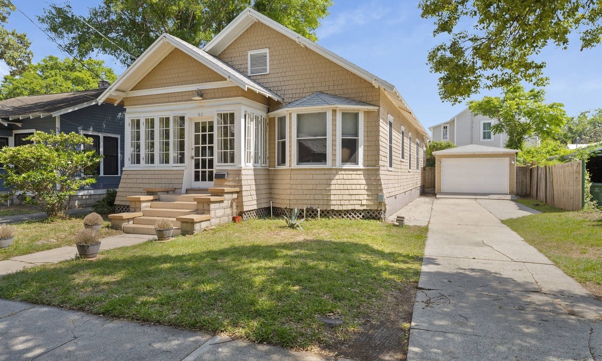 Downtown Historic District House | Historic 1918 Bungalow | 7min Walk | Bikes+Pets