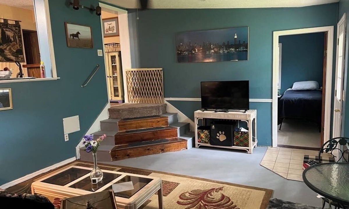 Homosassa House | Horse -Dog Off Beaten Path