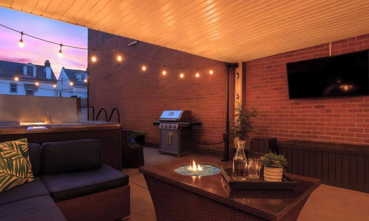 South Side Flats House | ★ HostWise Stays ★ Fire Pit Evenings, Hot Tub, Prime Location & Parking