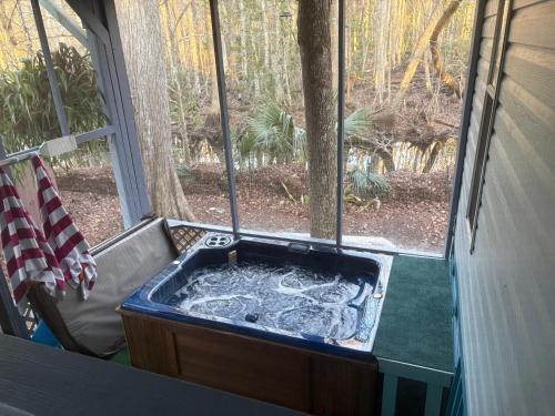 Weeki Wachee Gardens House | Hot tub on the bayou river access kayaks provided